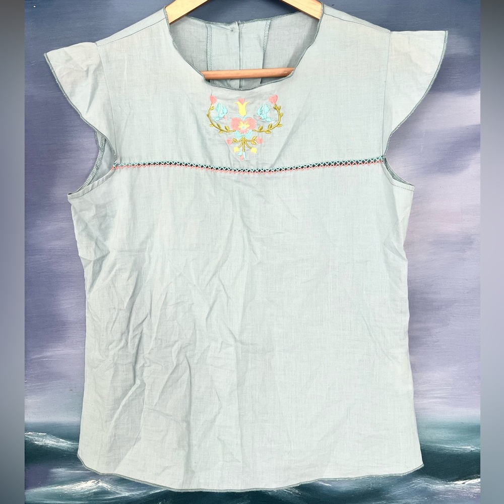 Vintage 1970s / 1990s Floral Embroidered Light Blue Cotton Sleeveless Top M 34”